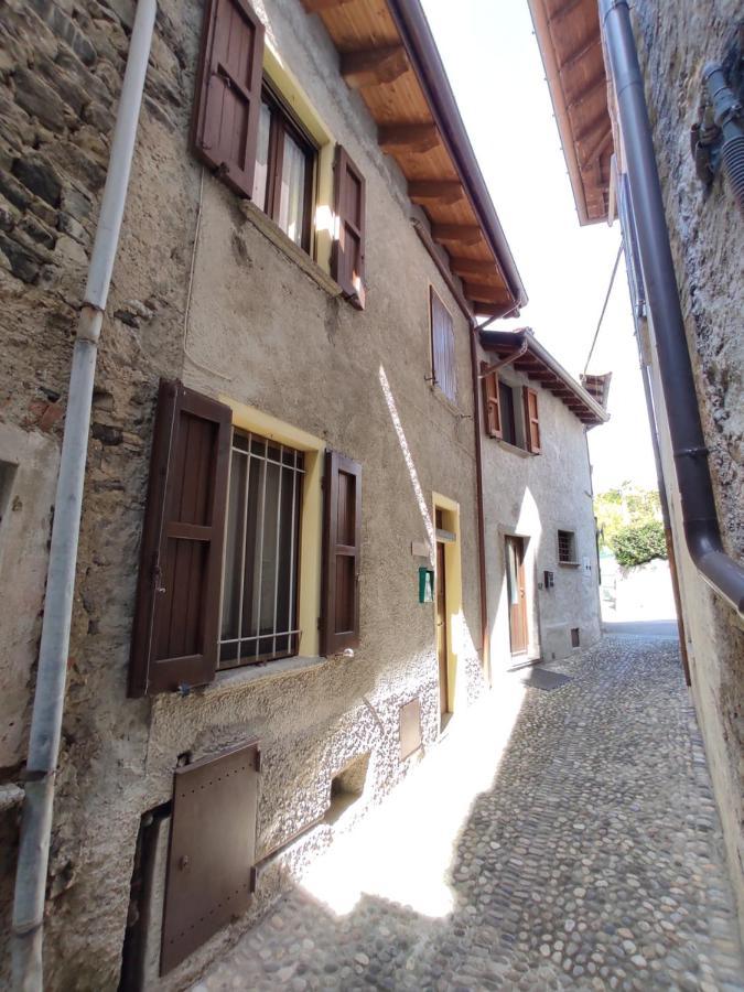 La Casa A Chiocciola Between Lake And Mountains Льєрна Екстер'єр фото